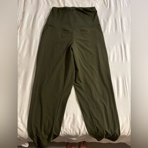 Maternity pants Gap size M belly support. Like new.